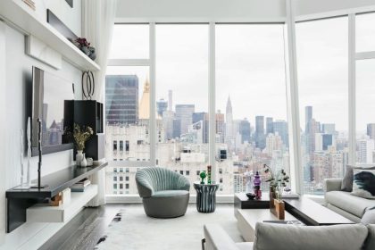 Ceilings digest penthouse oda duplex trendy sophisticated minimalist sofas ramen hoge furniture inspire renowned gordijnen luxurious tones raamdecoratie architecturaldigest diningandlivingroom